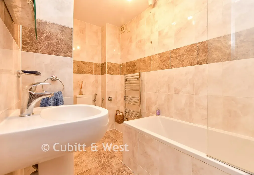 Bathroom - Albion Road, Sutton, Surrey - Wards of Kent