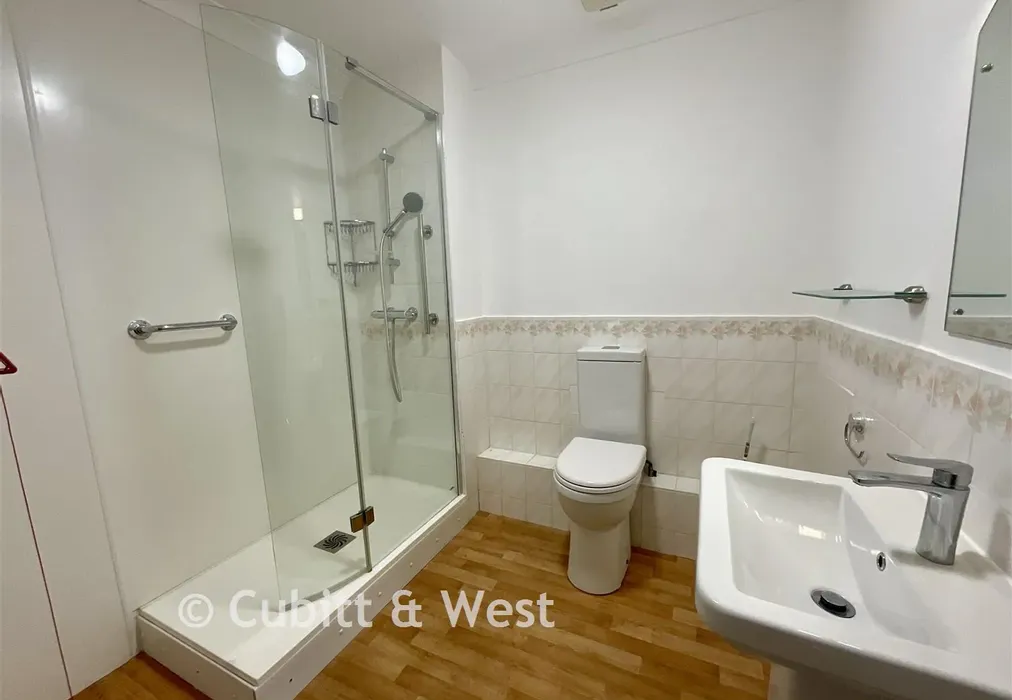 Shower Room - Queen Street, Arundel, West Sussex - Wards of Kent