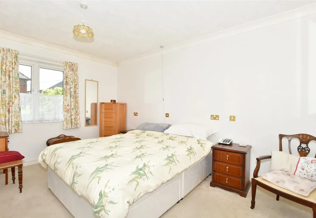 Bedroom 1 - Queen Street, Arundel, West Sussex - Wards of Kent