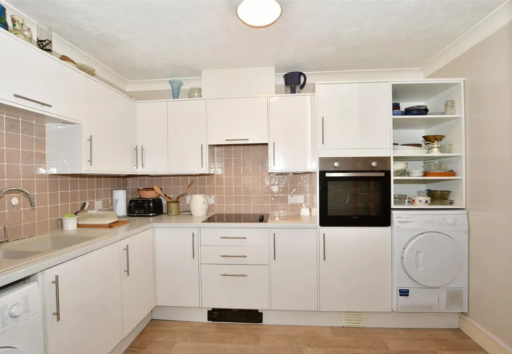 Kitchen - Queen Street, Arundel, West Sussex - Wards of Kent
