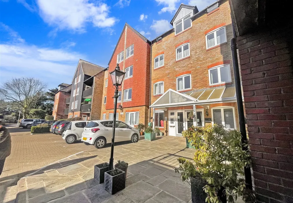 Front - Queen Street, Arundel, West Sussex - Wards of Kent
