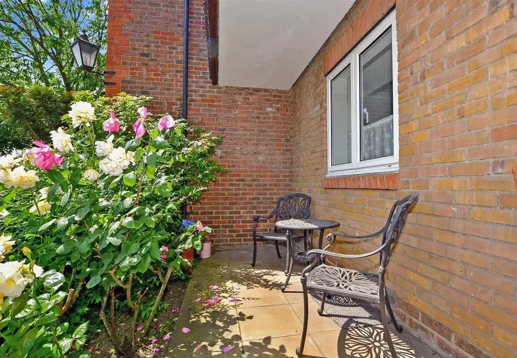 Balcony / Terrace - Queen Street, Arundel, West Sussex - Wards of Kent
