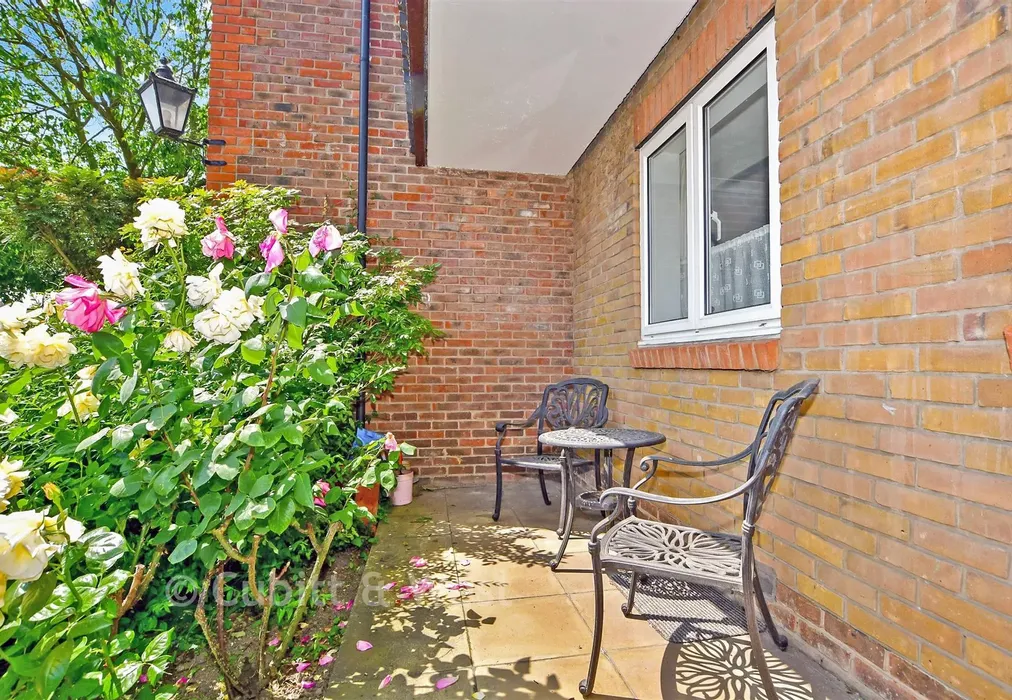 Balcony / Terrace - Queen Street, Arundel, West Sussex - Wards of Kent