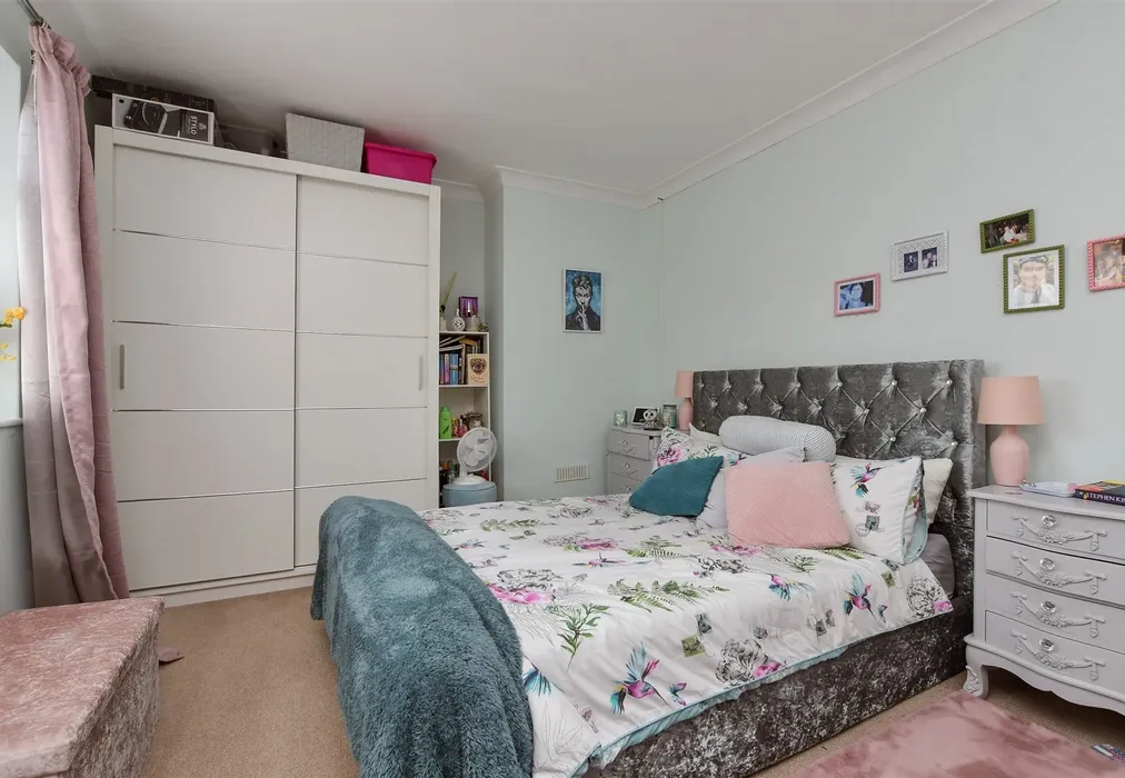 Bedroom 1 - Norman Road, Broadstairs, Kent - Wards of Kent