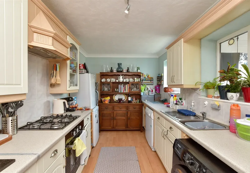 Kitchen - Norman Road, Broadstairs, Kent - Wards of Kent
