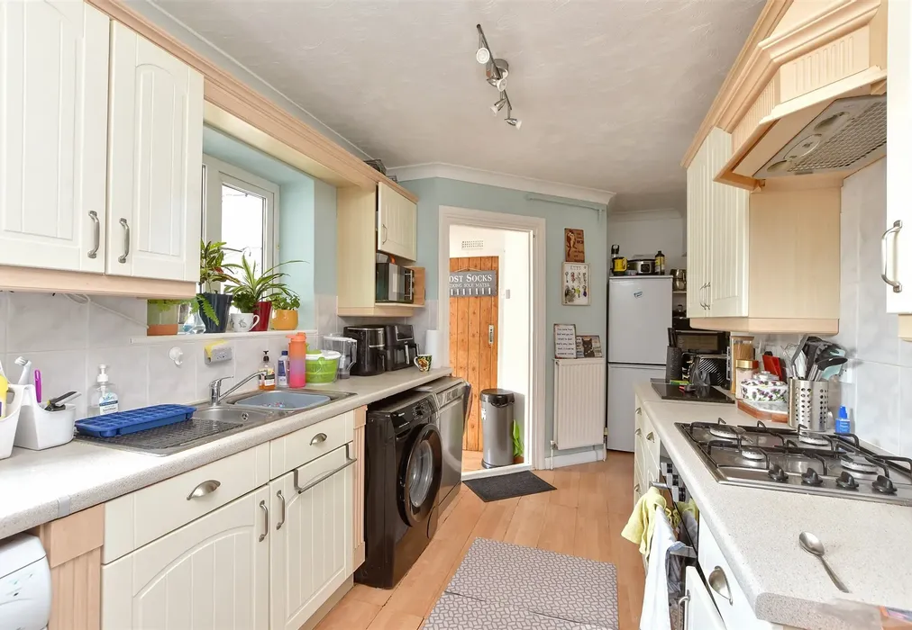 Kitchen - Norman Road, Broadstairs, Kent - Wards of Kent