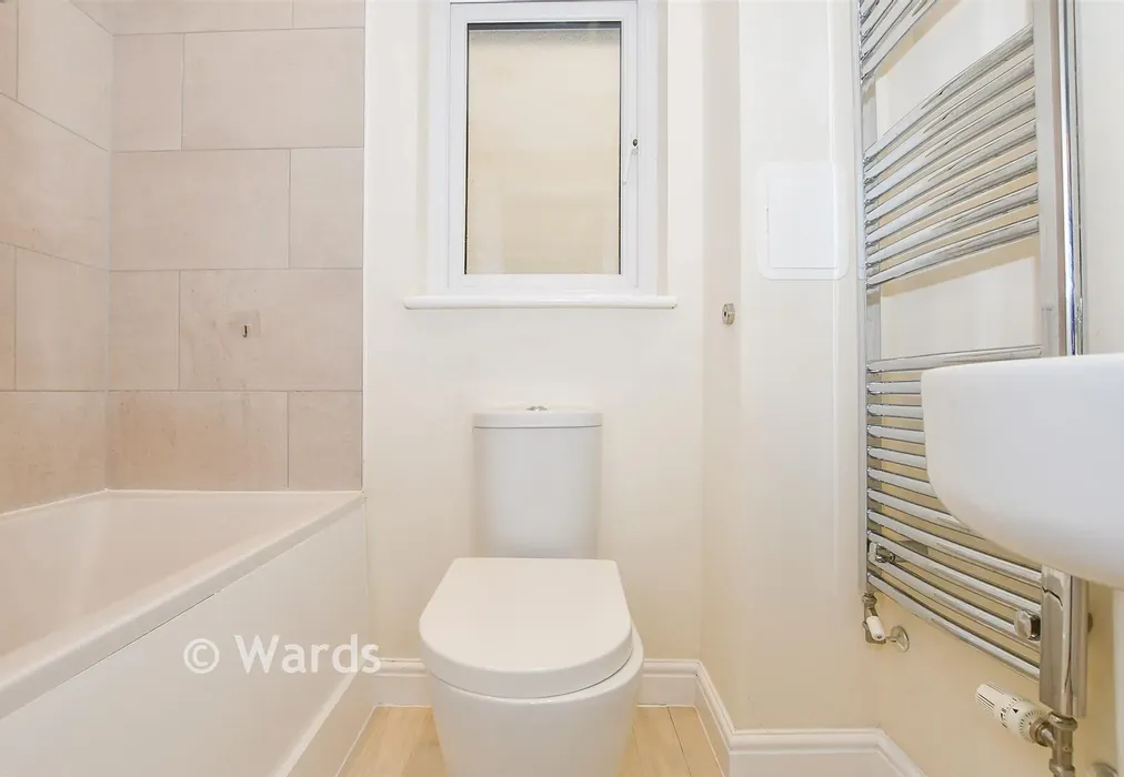 Bathroom - Thomas Road, Aylesford, Kent - Wards of Kent