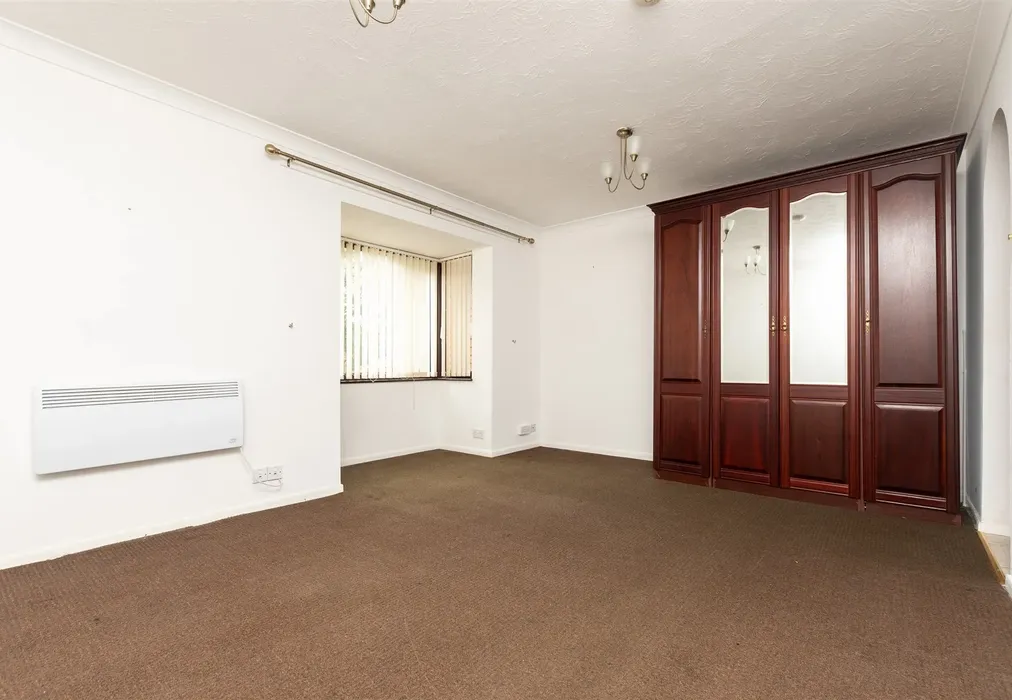 Lounge/Bedroom - Haig Gardens, Gravesend, Kent - Wards of Kent
