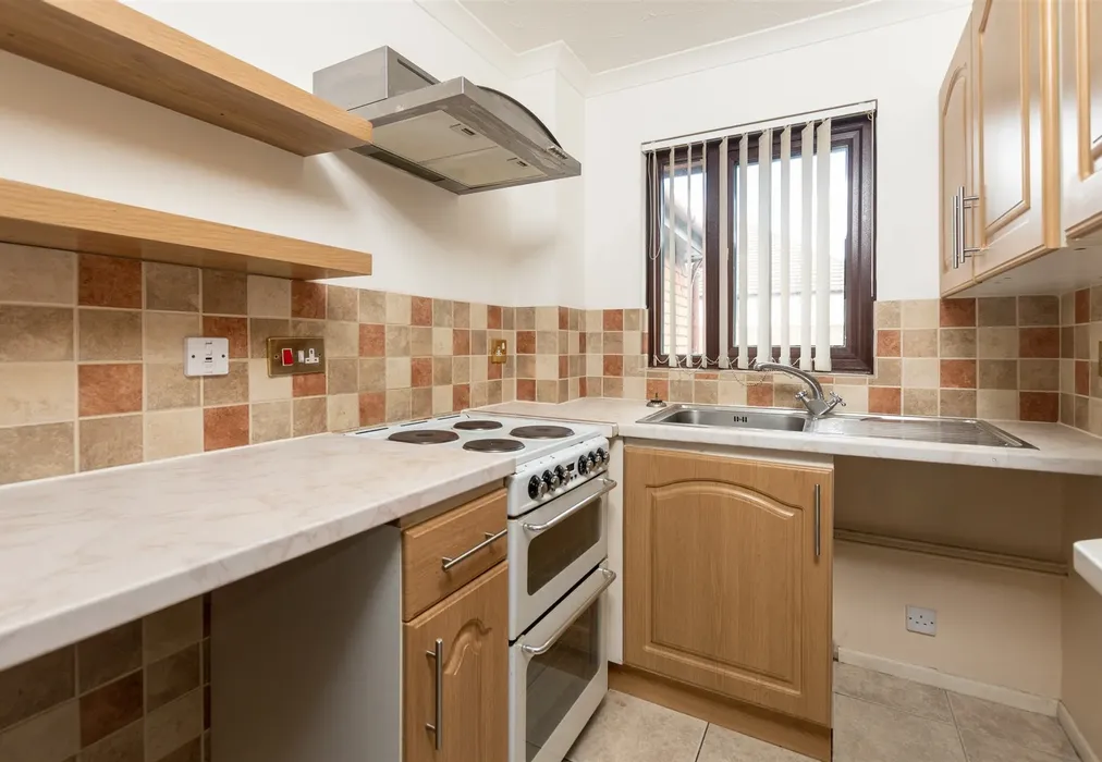 Kitchen - Haig Gardens, Gravesend, Kent - Wards of Kent