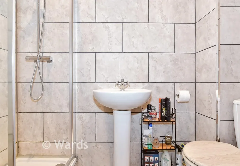 En-Suite Shower Room - Biddenden Road, St. Michaels, Tenterden, Kent - Wards of Kent