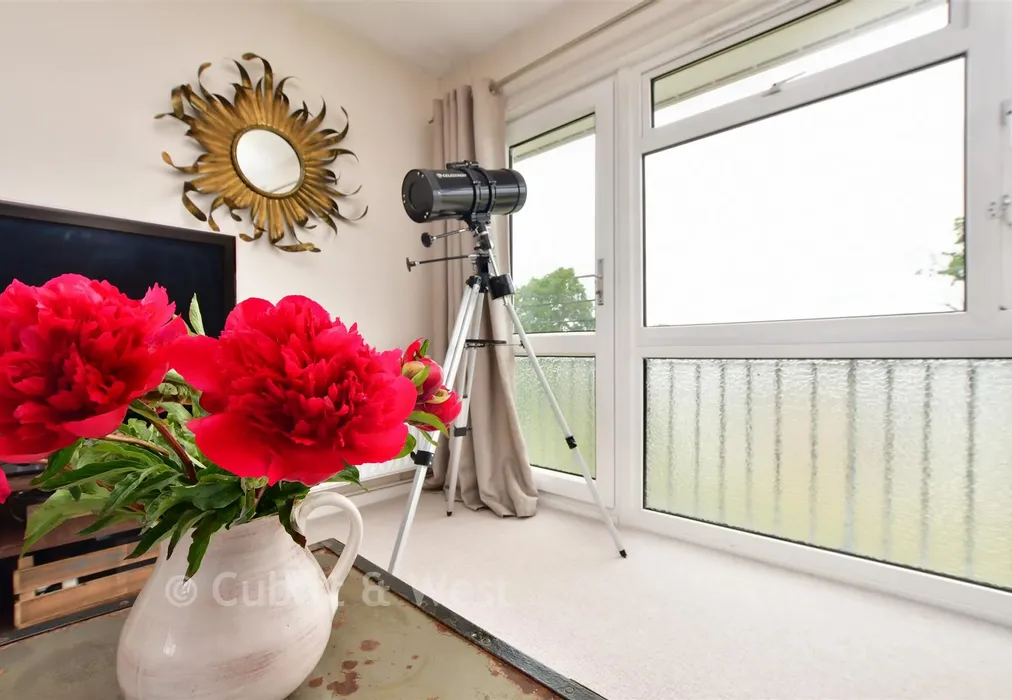 Internal Lifestyle Photograph - Castle Drive, Reigate, Surrey - Wards of Kent