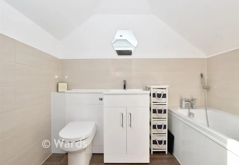 En Suite Bathroom - Well Street, Loose, Maidstone, Kent - Wards of Kent