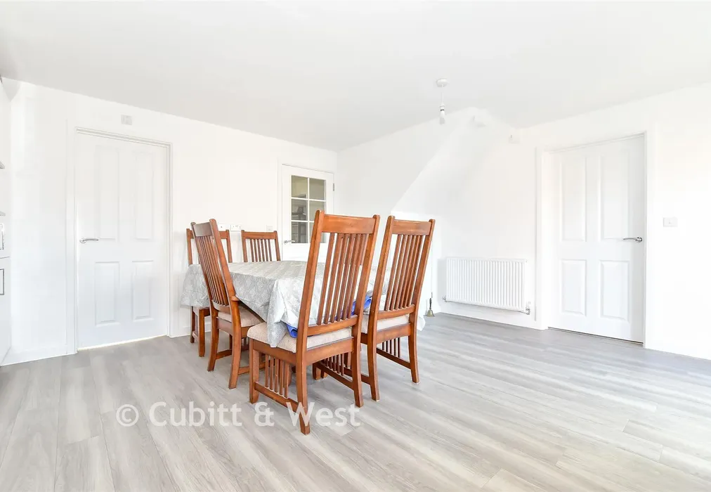 Kitchen - Pakenham Road, Waterlooville, Hampshire - Wards of Kent