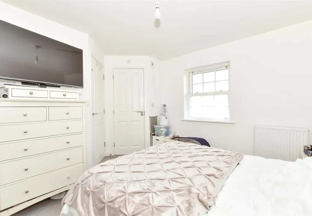 Bedroom 1 - Pakenham Road, Waterlooville, Hampshire - Wards of Kent