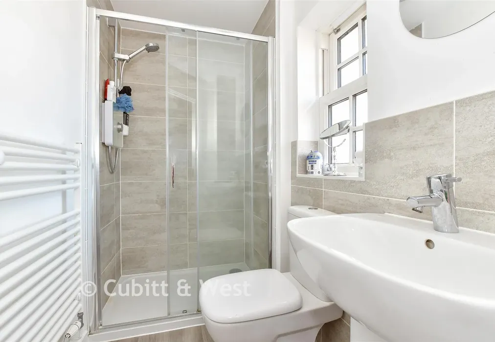 En-Suite Shower Room - Pakenham Road, Waterlooville, Hampshire - Wards of Kent