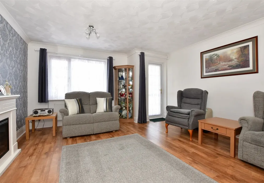 Lounge - Crescent Road, Shanklin, Isle of Wight - Wards of Kent