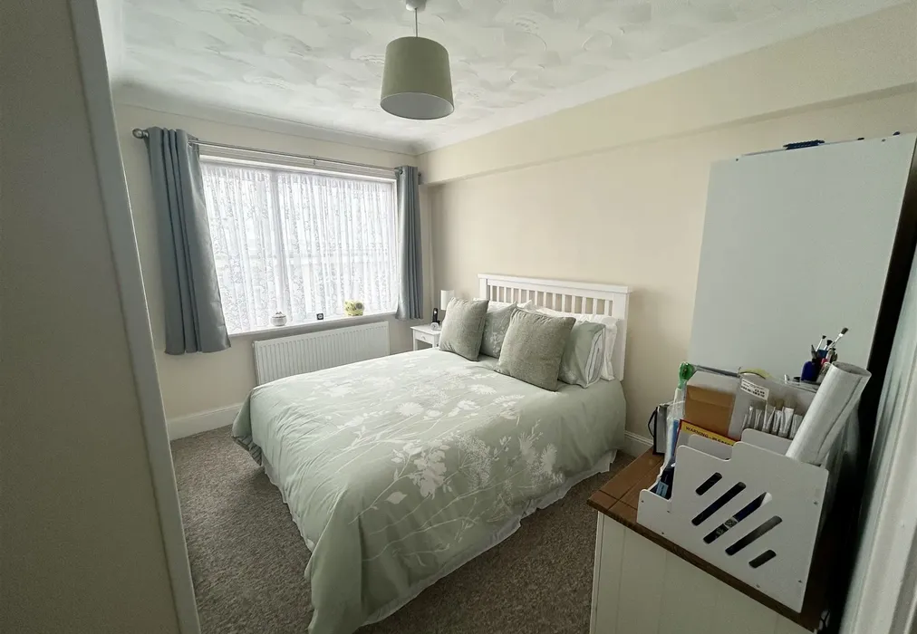 Bedroom 2 - Crescent Road, Shanklin, Isle of Wight - Wards of Kent