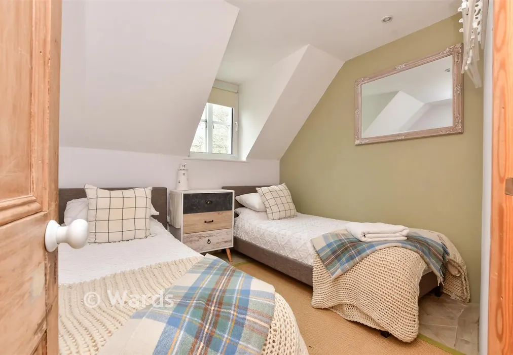 Bedroom 2 - Trinity Square, Margate, Kent - Wards of Kent