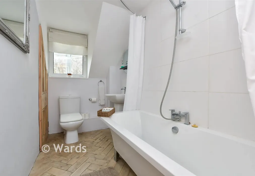 Bathroom - Trinity Square, Margate, Kent - Wards of Kent