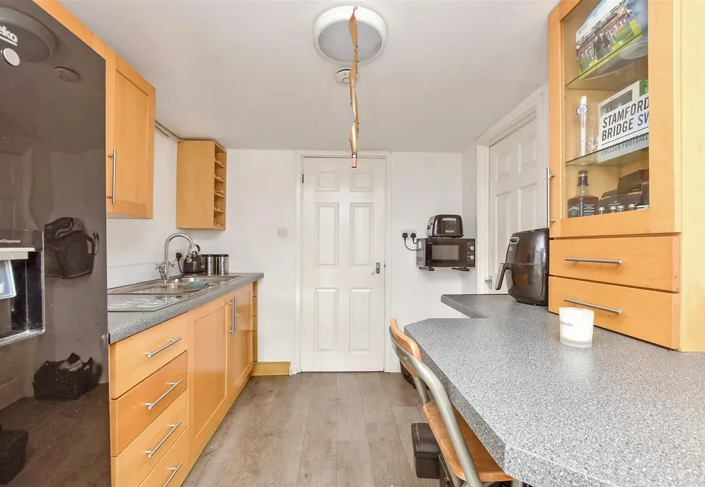 Workshop/Outbuildings - Antlands Lane, Shipley Bridge, Horley, Surrey - Wards of Kent