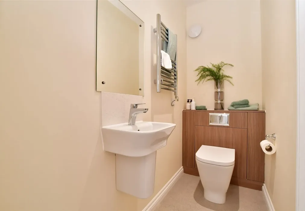 Cloakroom - Garland Road, East Grinstead, West Sussex - Wards of Kent