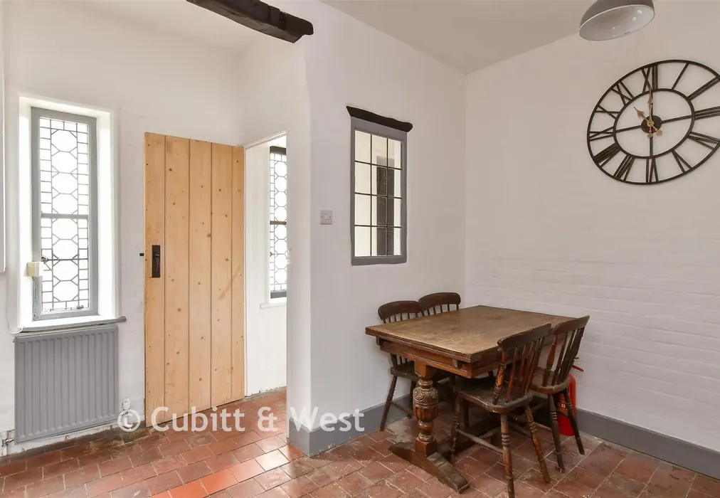 Kitchen - Maltravers Street, Arundel, West Sussex - Wards of Kent
