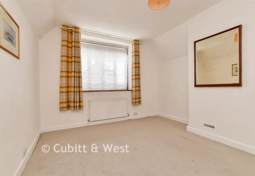 Bedroom 1 - Maltravers Street, Arundel, West Sussex - Wards of Kent
