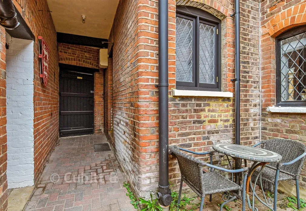 Communal Gardens - Maltravers Street, Arundel, West Sussex - Wards of Kent