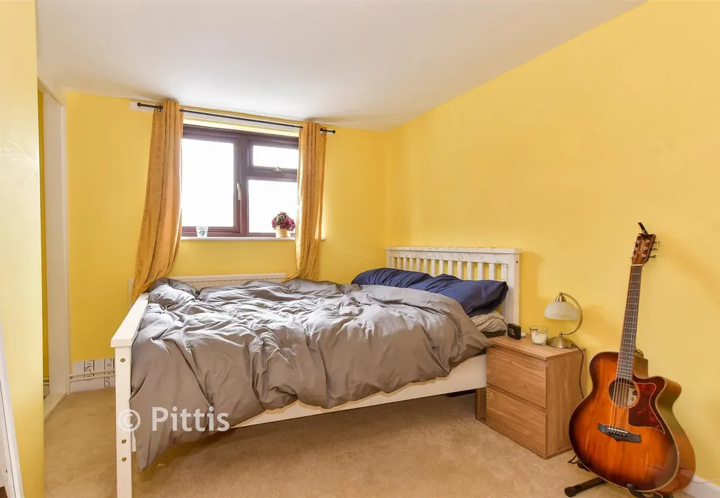 Bedroom 2 - Castle Road, Newport, Isle of Wight - Wards of Kent