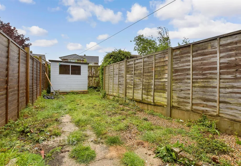 Rear Garden - Castle Road, Newport, Isle of Wight - Wards of Kent