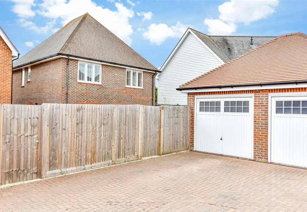 Driveway/Parking - The Boulevard, Bognor Regis, West Sussex - Wards of Kent