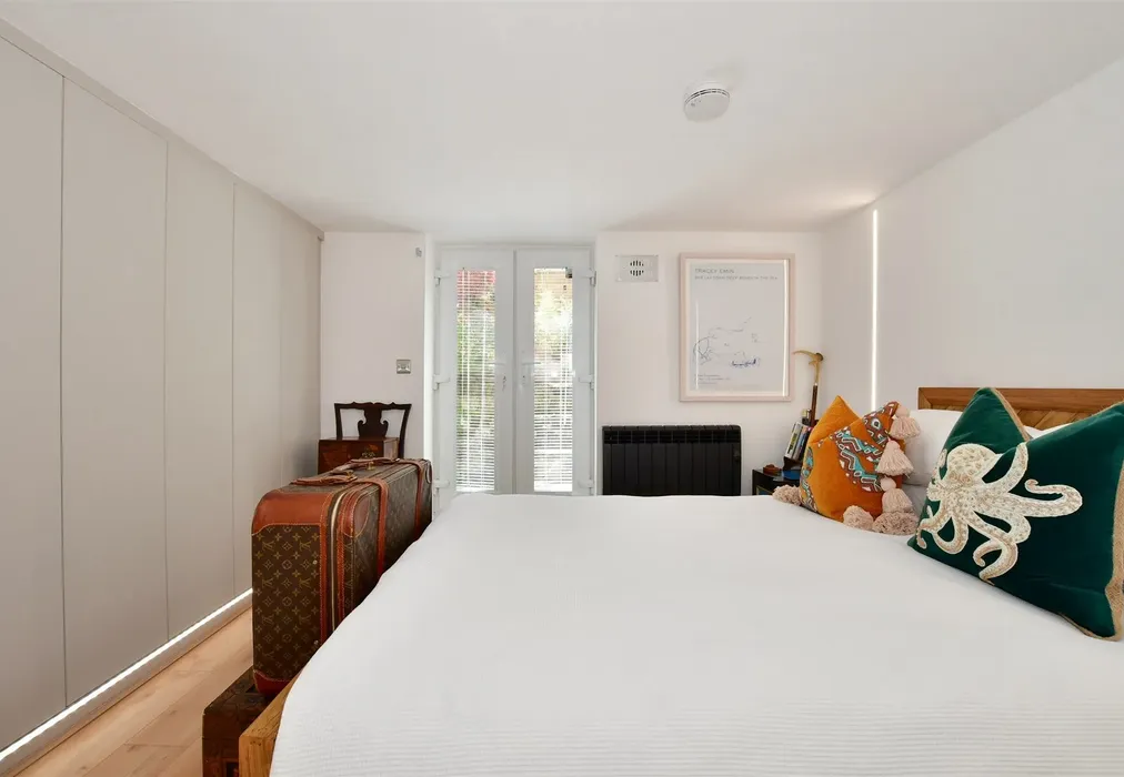 Bedroom - The Vale, Broadstairs, Kent - Wards of Kent