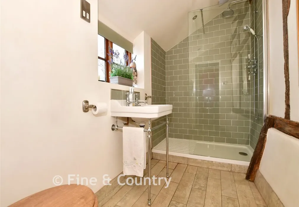 Shower Room - Shuart Lane, St Nicholas At Wade, Birchington, Kent - Wards of Kent