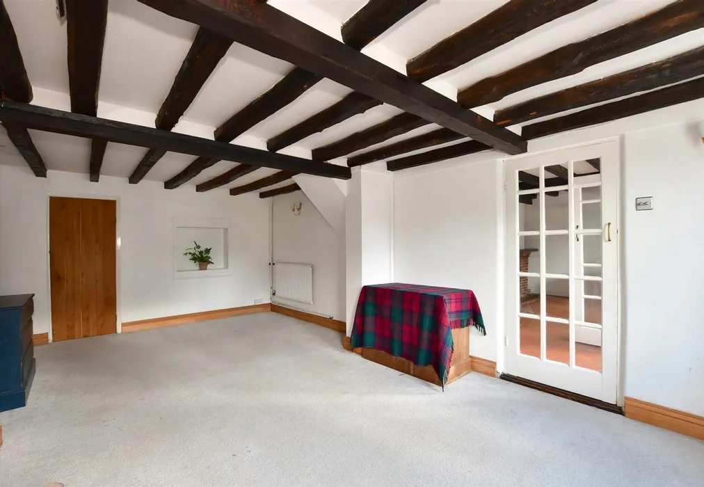 Lounge. - Horsham Road, Handcross, West Sussex - Wards of Kent