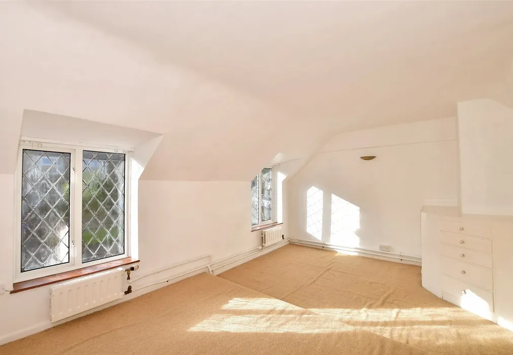 Bedroom 1. - Horsham Road, Handcross, West Sussex - Wards of Kent