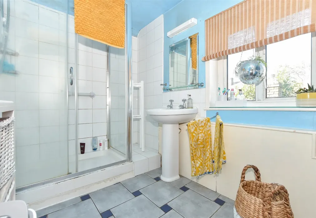 Shower Room - Horsham Road, Handcross, West Sussex - Wards of Kent