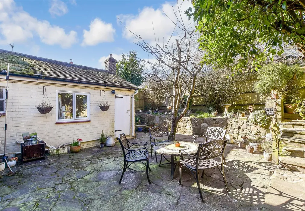 Rear Garden - Horsham Road, Handcross, West Sussex - Wards of Kent