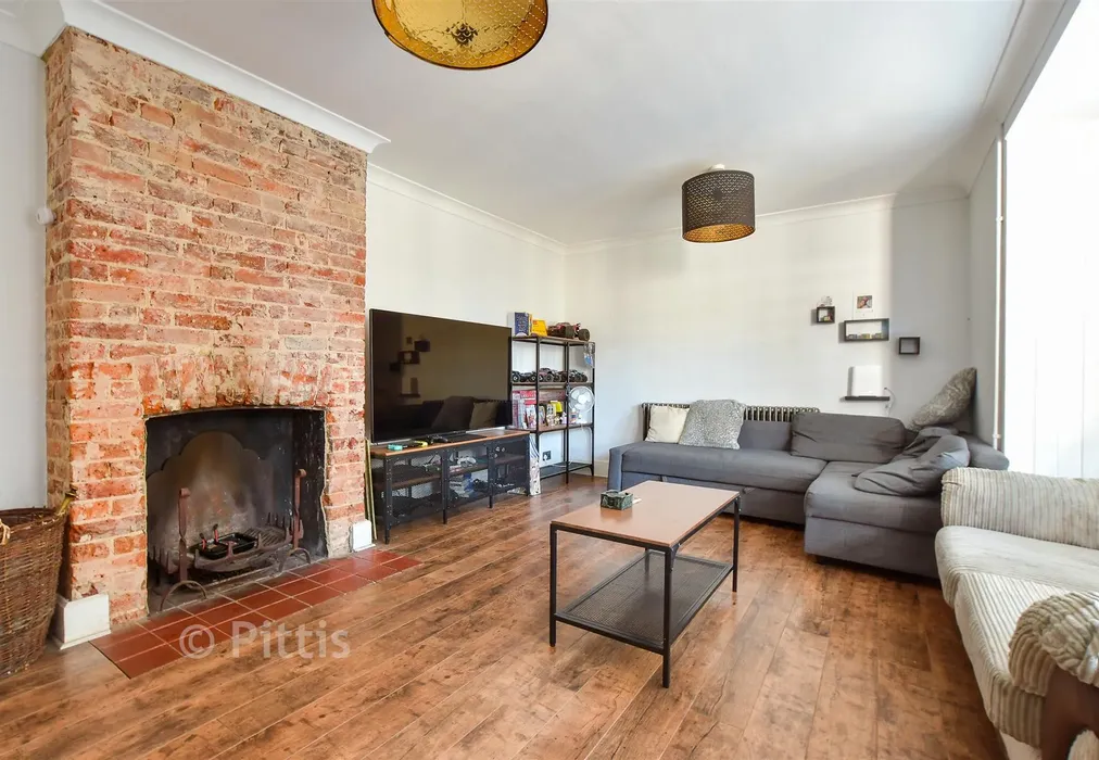 Lounge - High Street, Freshwater, Isle of Wight - Wards of Kent