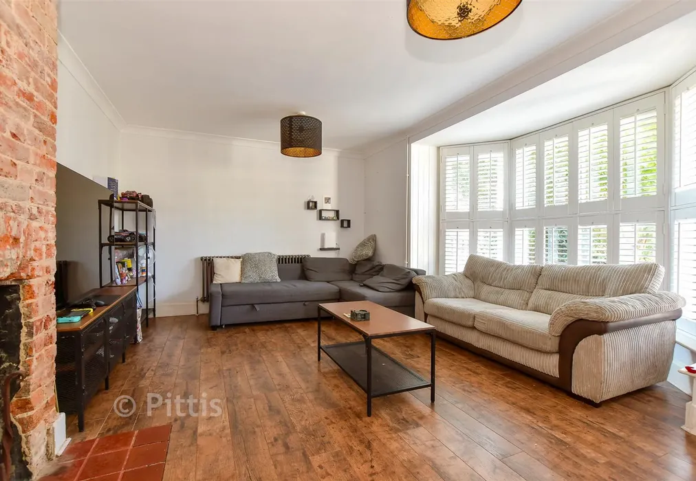 Lounge - High Street, Freshwater, Isle of Wight - Wards of Kent