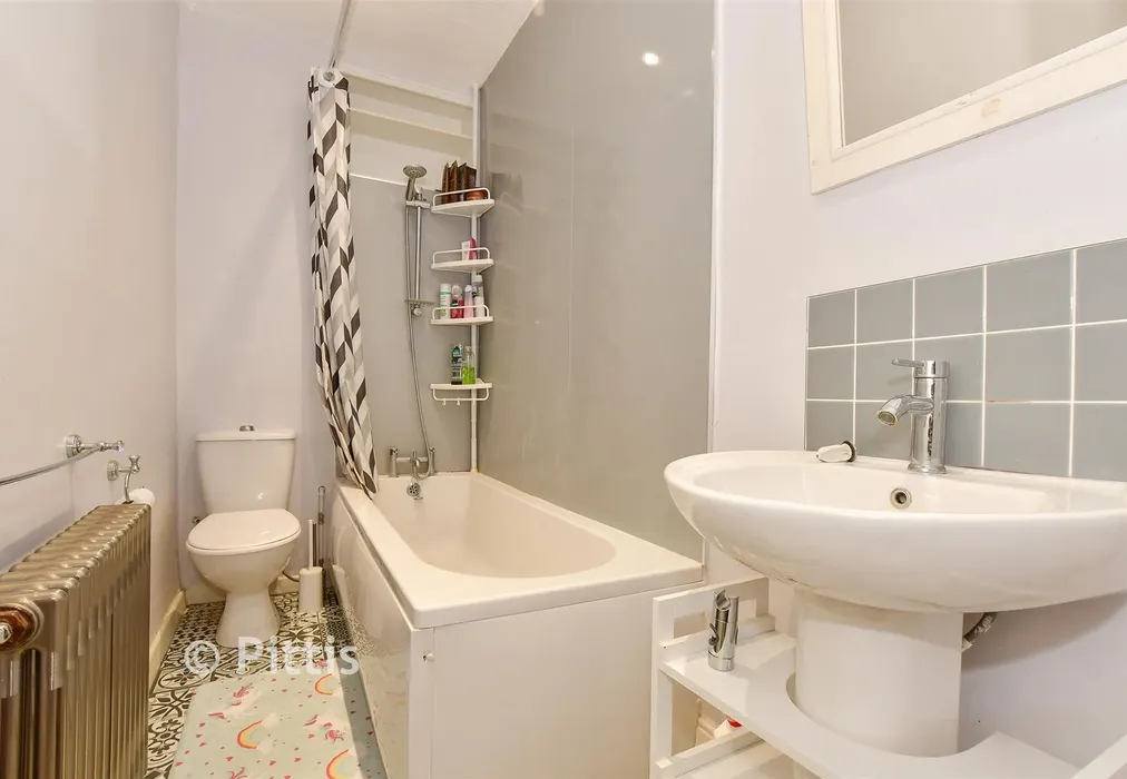 Bathroom - High Street, Freshwater, Isle of Wight - Wards of Kent