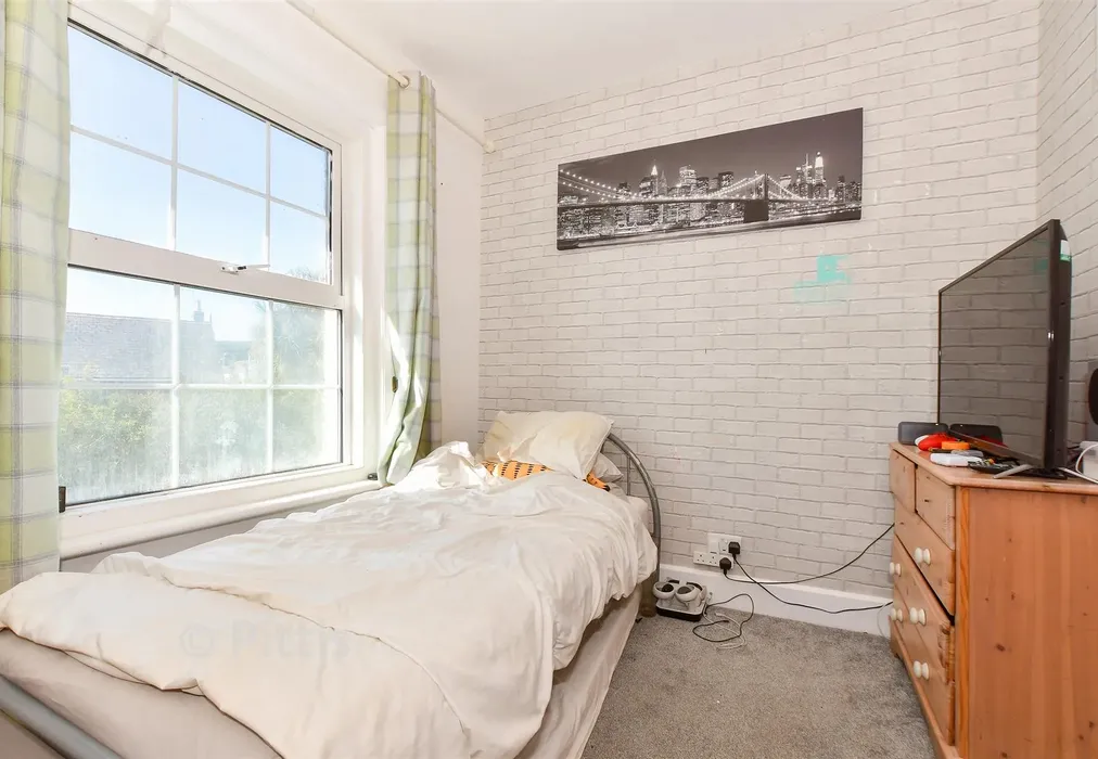 Bedroom 2 - High Street, Freshwater, Isle of Wight - Wards of Kent