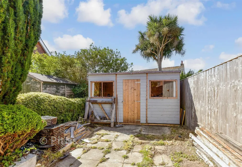 Front Garden - High Street, Freshwater, Isle of Wight - Wards of Kent