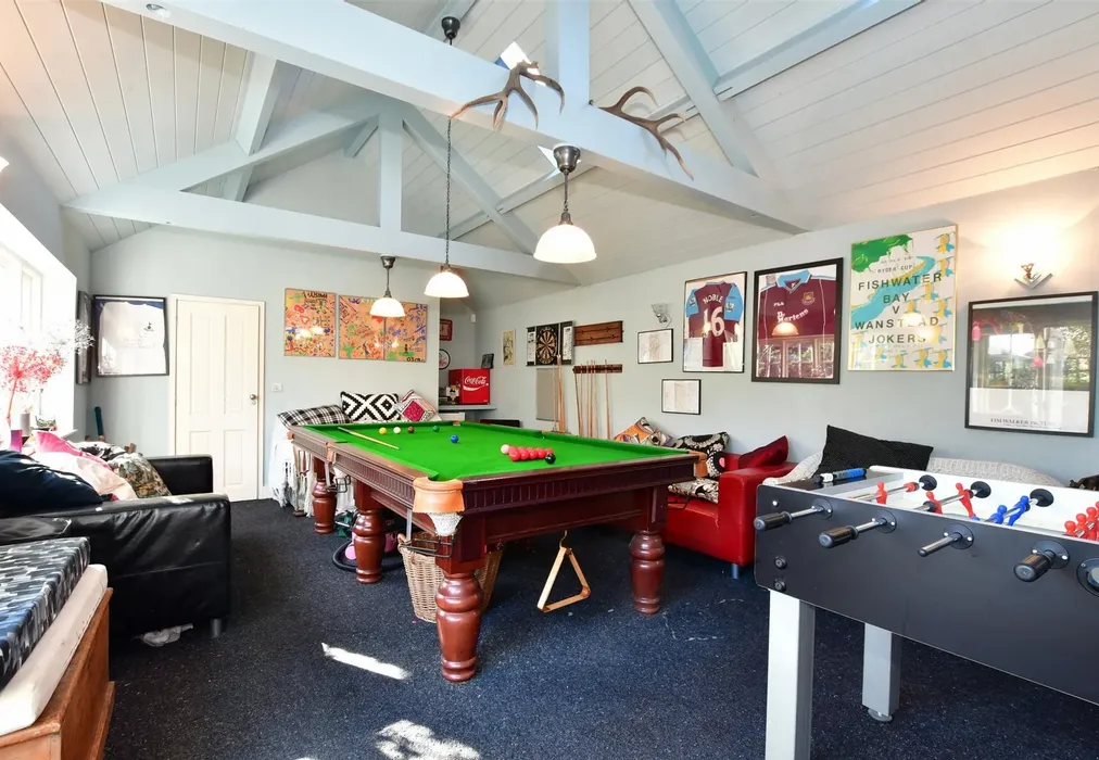 Outbuilding - Chapel Lane, Chigwell, Essex - Wards of Kent