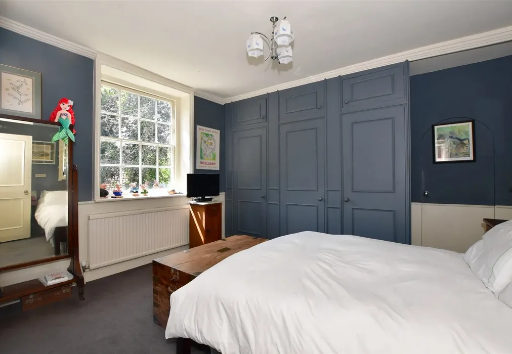 Bedroom 1 - Chapel Lane, Chigwell, Essex - Wards of Kent