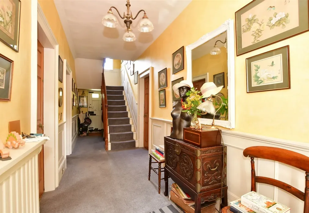 Hallway - Chapel Lane, Chigwell, Essex - Wards of Kent