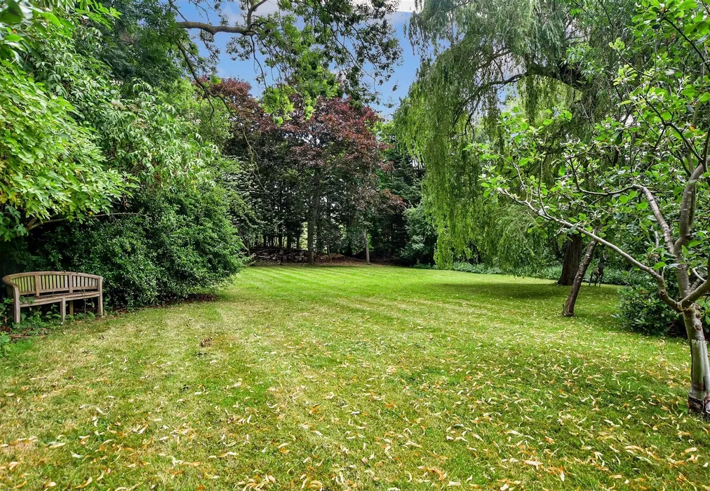 Rear Garden - Chapel Lane, Chigwell, Essex - Wards of Kent