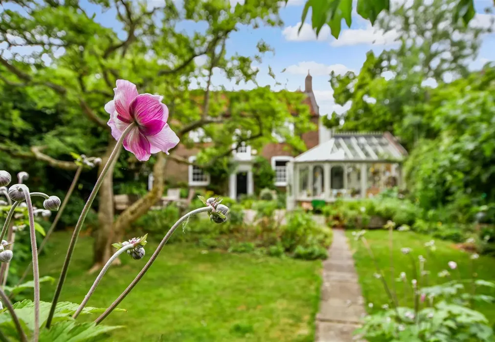 External Lifestyle Photograph - Chapel Lane, Chigwell, Essex - Wards of Kent