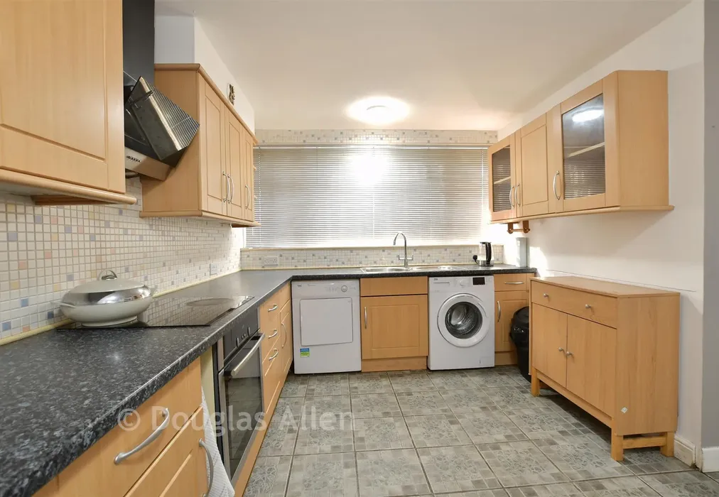 Kitchen/Dining Area - Bell Farm Avenue, Dagenham, Essex - Wards of Kent