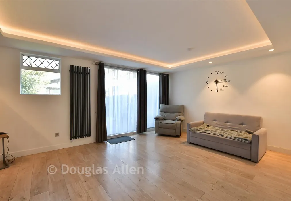 Lounge - Bell Farm Avenue, Dagenham, Essex - Wards of Kent