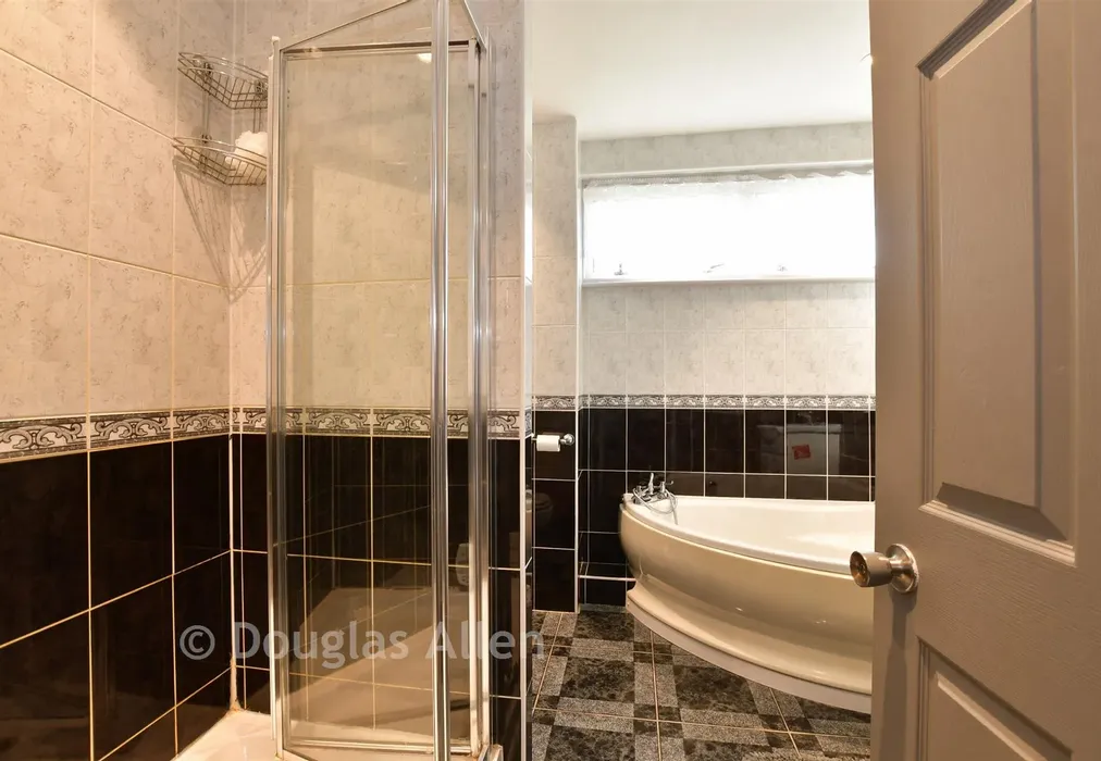 Bathroom - Bell Farm Avenue, Dagenham, Essex - Wards of Kent